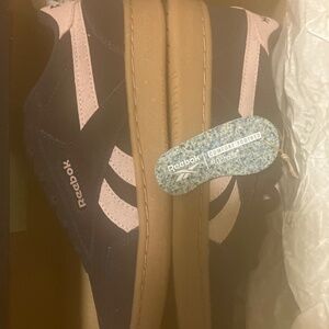 Reebok woman’s Sneaker 6.5 (navy blue,light pink,tan)